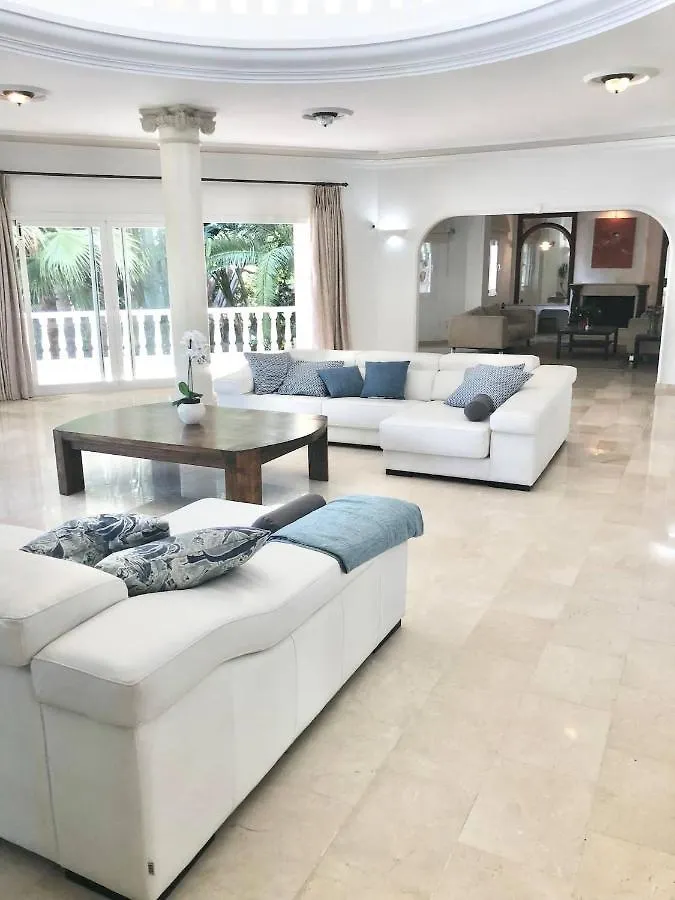 Villa Kronenburg 0*, Marbella
